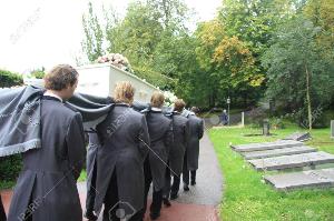Ритуальный транспорт Город Великий Новгород 11194246-employees-of-a-funeral-home-bring-a-white-casket-to-a-grave.jpg